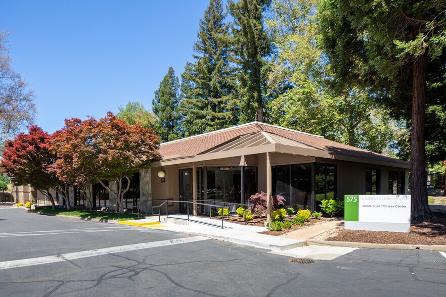 701 University Ave, Sacramento, CA à louer - Photo du bâtiment - Image 2 de 2