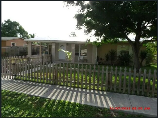 4710 NE 1st Ter, Deerfield Beach, FL à vendre Photo principale- Image 1 de 3