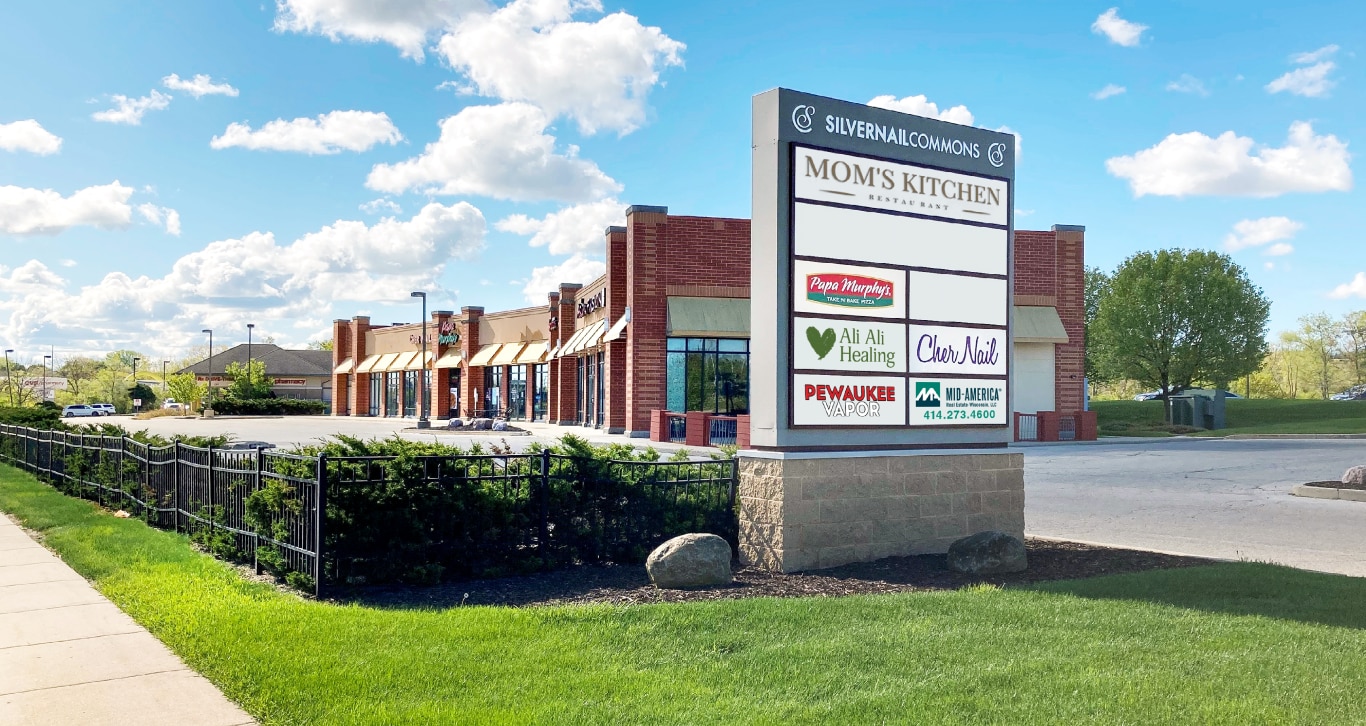 2177 Silvernail Rd, Pewaukee, WI à louer Photo du bâtiment- Image 1 de 6