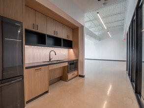 10880 E Crystal Falls Pky, Leander, TX for lease Interior Photo- Image 1 of 4