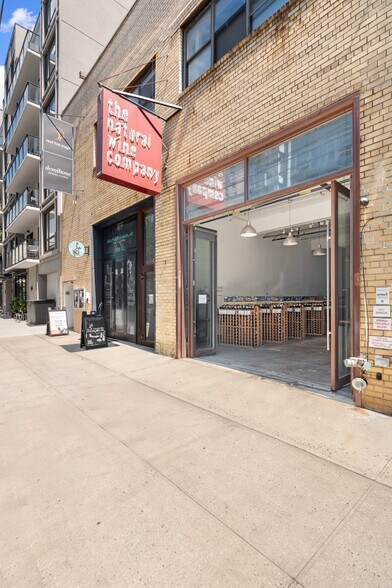 211 N 11th St, Brooklyn, NY à louer - Photo du bâtiment - Image 1 de 9