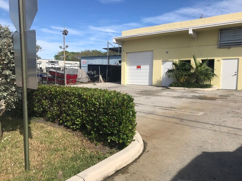 418-432 S Dixie Hwy E, Pompano Beach, FL à louer - Photo du bâtiment - Image 3 de 19