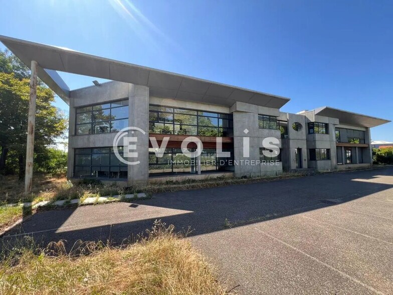 74 Rue Elisée Reclus, Décines-Charpieu à louer - Photo du bâtiment - Image 2 de 42