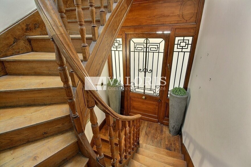 Flex in Lyon for lease - Building Photo - Image 3 of 16