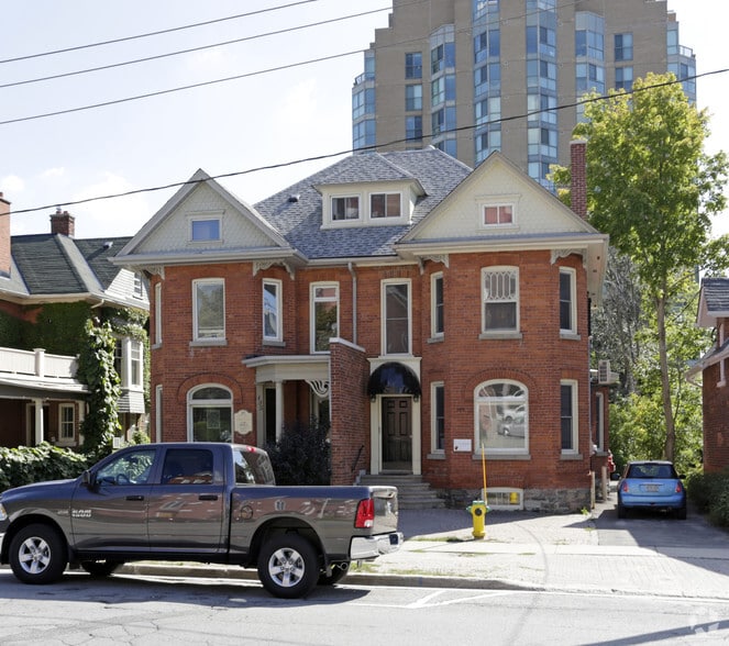 103-105 Collier St, Barrie, ON for lease - Primary Photo - Image 1 of 2