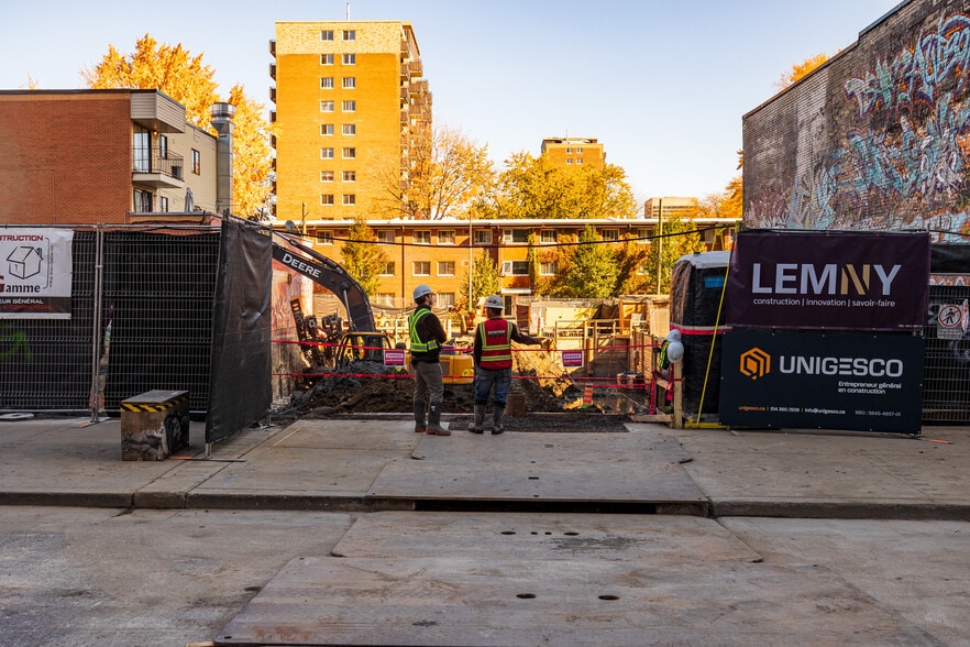 1627-1637 Boul Saint-Laurent Blvd, Montréal, QC à louer - Photo de construction - Image 2 de 3