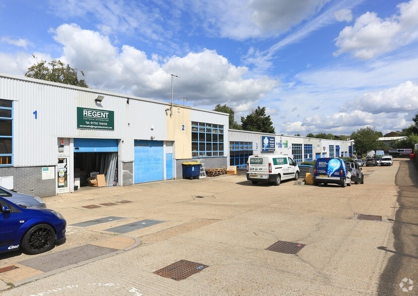 Cramptons Rd, Sevenoaks for lease - Building Photo - Image 2 of 8