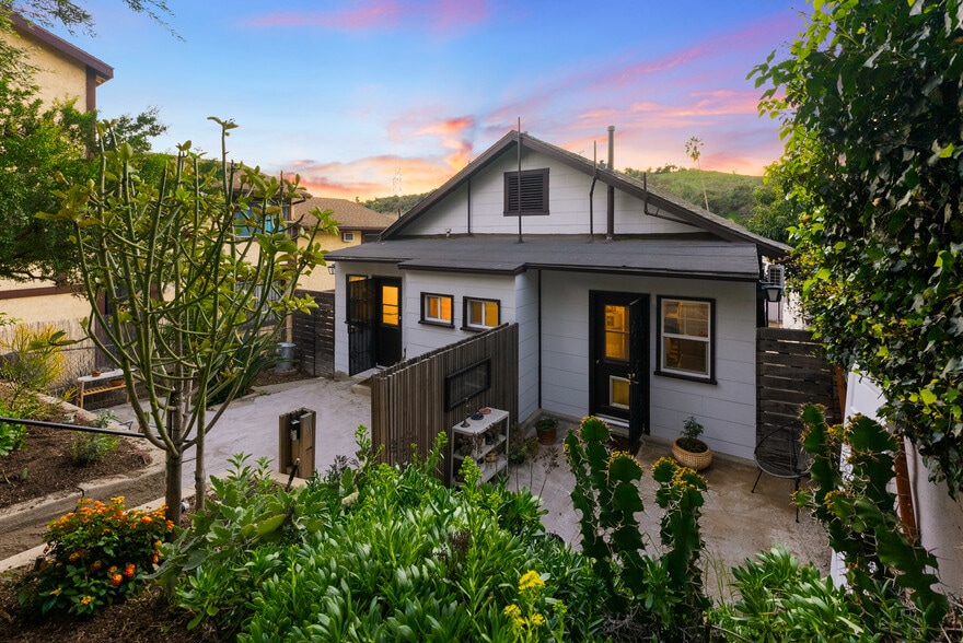 534 Casanova St, Los Angeles, CA for sale - Primary Photo - Image 1 of 16