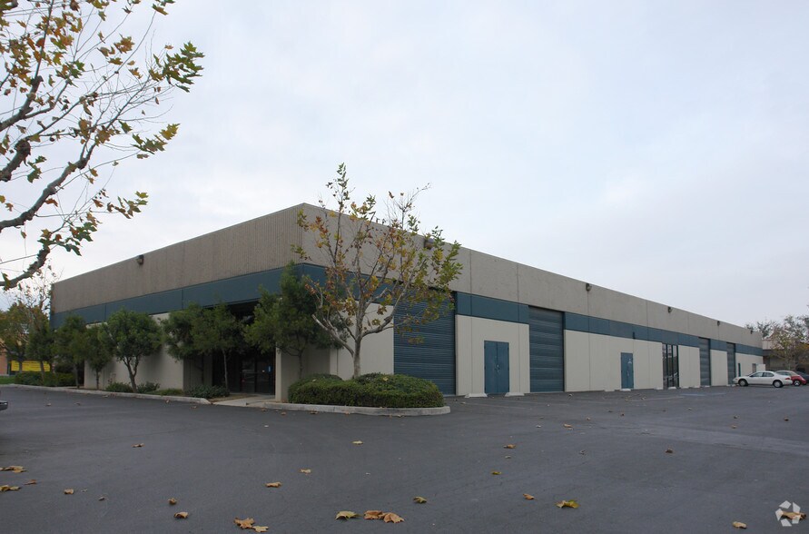 4450 Stine Rd, Bakersfield, CA à louer - Photo principale - Image 1 de 4