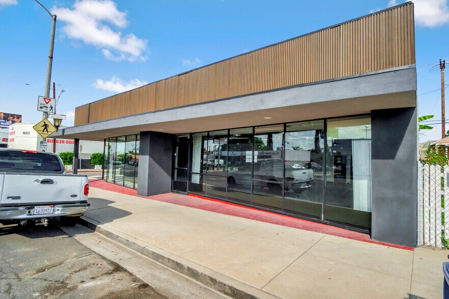 901 N Maclay Ave, San Fernando, CA à louer - Photo du bâtiment - Image 3 de 57