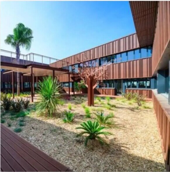 Office in Mauguio for lease - Building Photo - Image 2 of 6