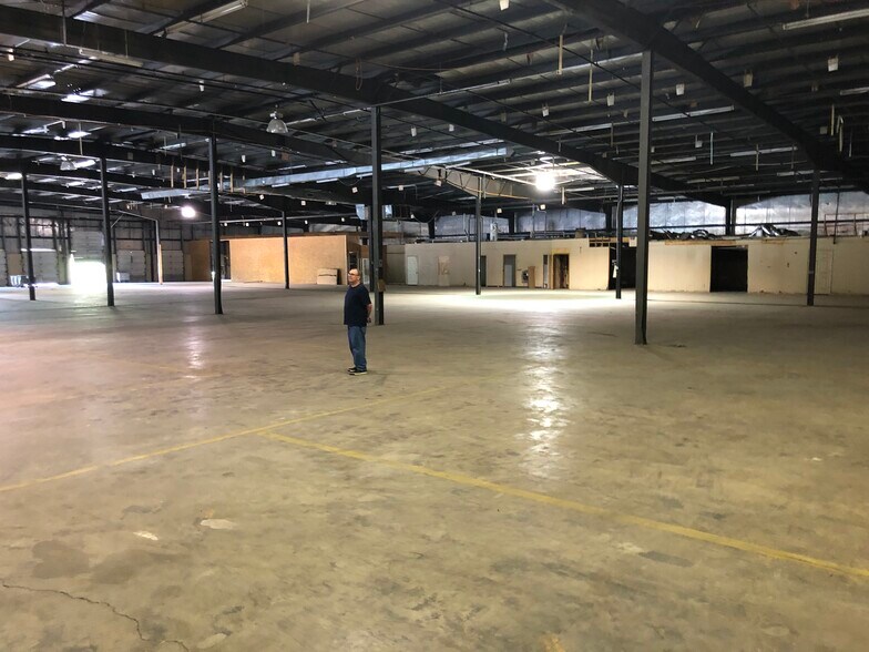 1437 Blowing Rock Blvd, Lenoir, NC for sale - Primary Photo - Image 1 of 8