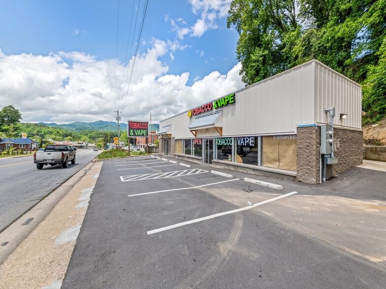 101 Veterans Blvd, Bryson City, NC for lease - Building Photo - Image 2 of 19