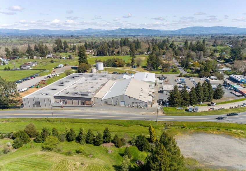 1365 Gravenstein Hwy South, Sebastopol, CA à louer - Aérien - Image 1 de 3