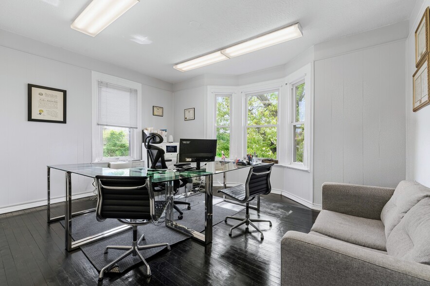 154 Franklin Pl, Woodmere, NY à louer - Photo du bâtiment - Image 3 de 11