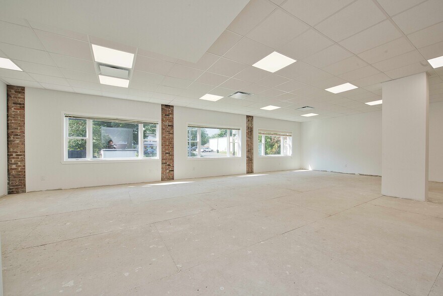 121 Pulaski Rd, Kings Park, NY for lease - Building Photo - Image 2 of 20