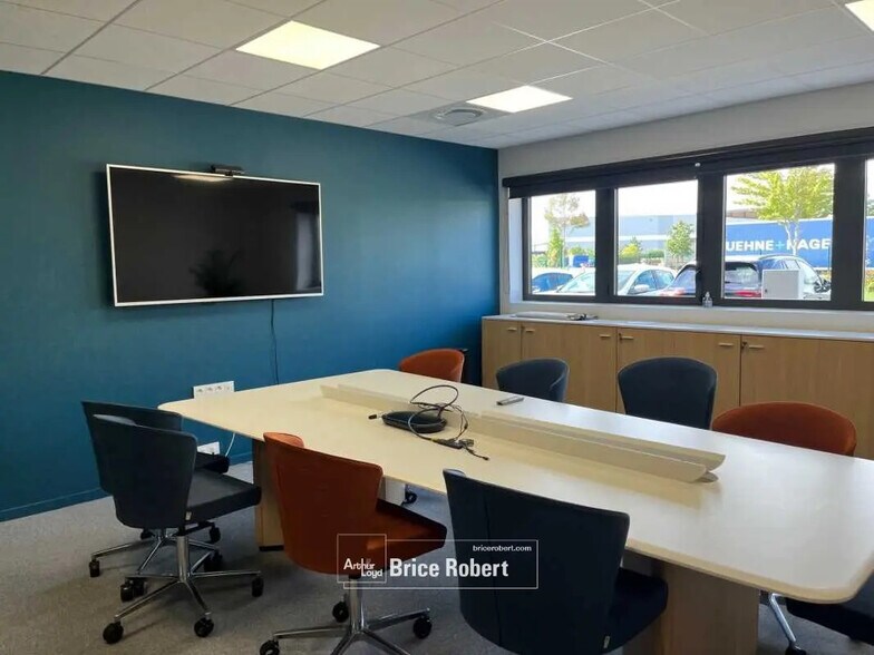 Office in Jonage for lease - Interior Photo - Image 2 of 8