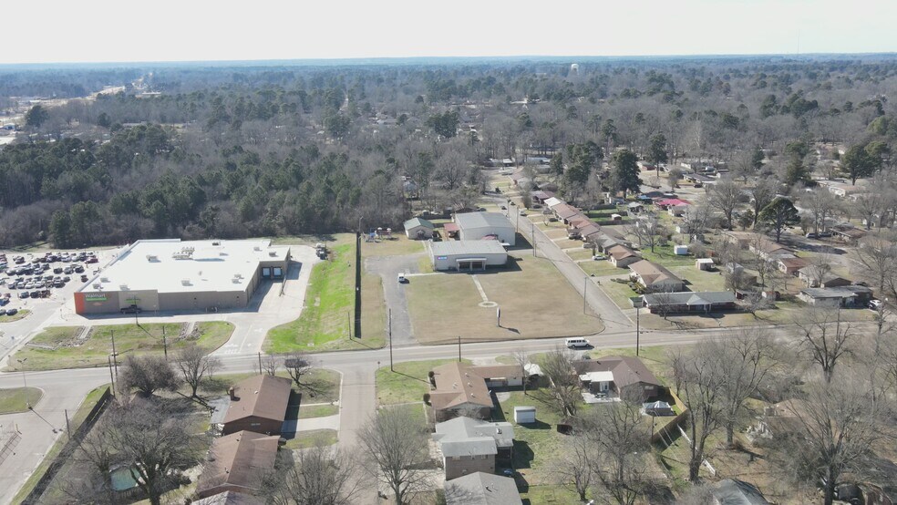 1028 Louise Ln, Wake Village, TX à vendre - Vidéo sur l’inscription commerciale - Image 2 de 7