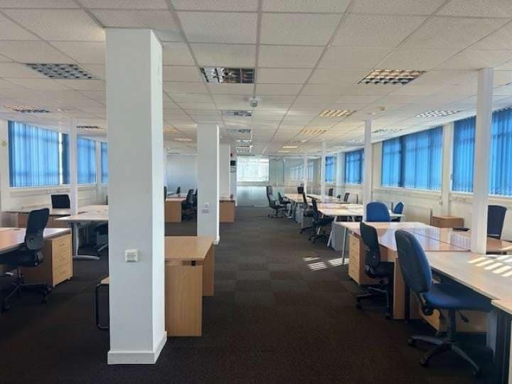 Port Causeway, Wirral for lease - Interior Photo - Image 3 of 5