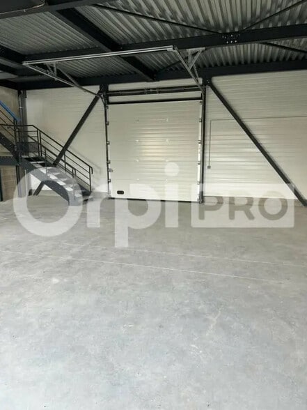 Industrial in Marcoussis for sale - Interior Photo - Image 3 of 5