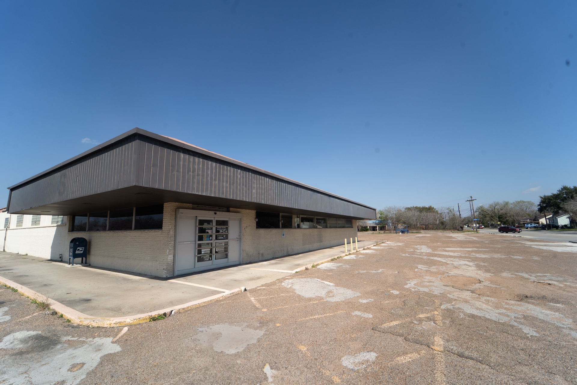 1302 E Crestwood Dr, Victoria, TX for sale Building Photo- Image 1 of 8