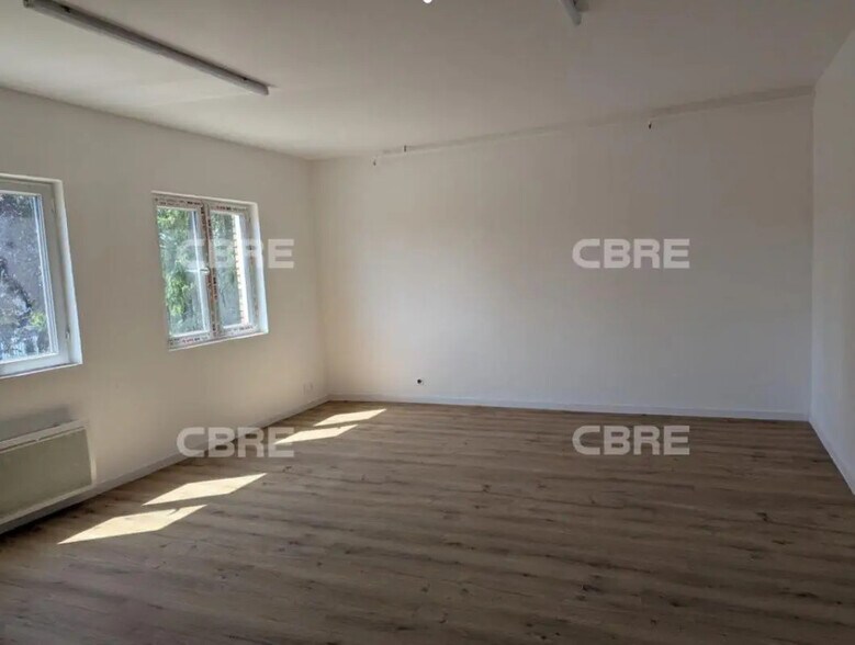 Bureau dans Mareuil-lès-Meaux à louer - Photo intérieure - Image 3 de 6