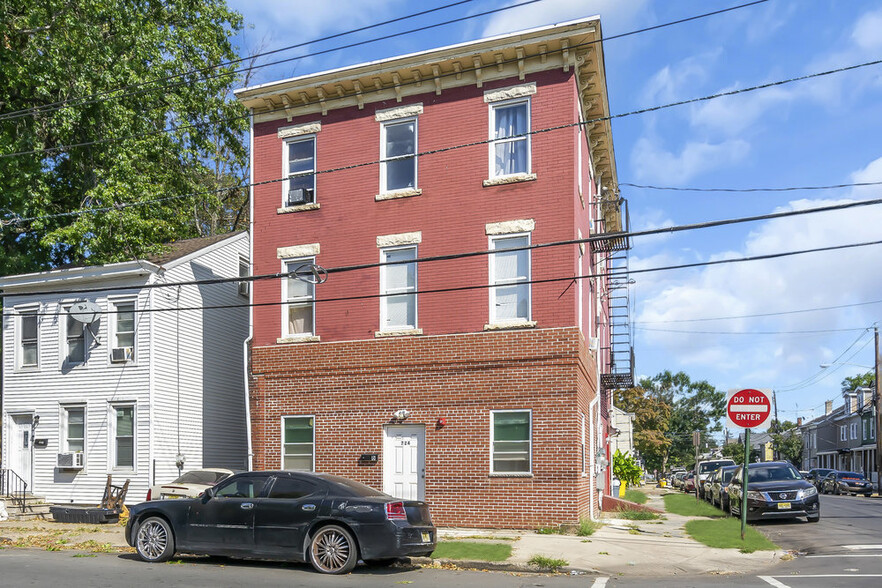 724 Division St, Trenton, NJ à vendre - Photo principale - Image 1 de 56