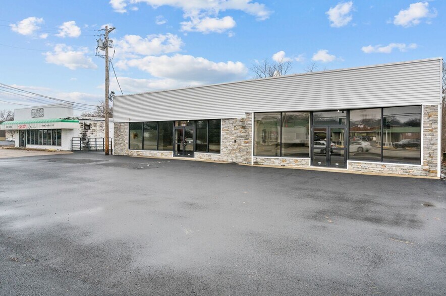 6854 Post Rd, North Kingstown, RI à vendre - Photo du bâtiment - Image 2 de 13