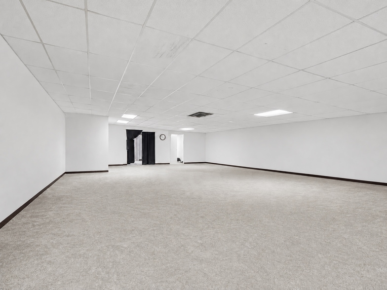 400 N Macarthur Blvd, Oklahoma City, OK for sale - Building Photo - Image 2 of 40