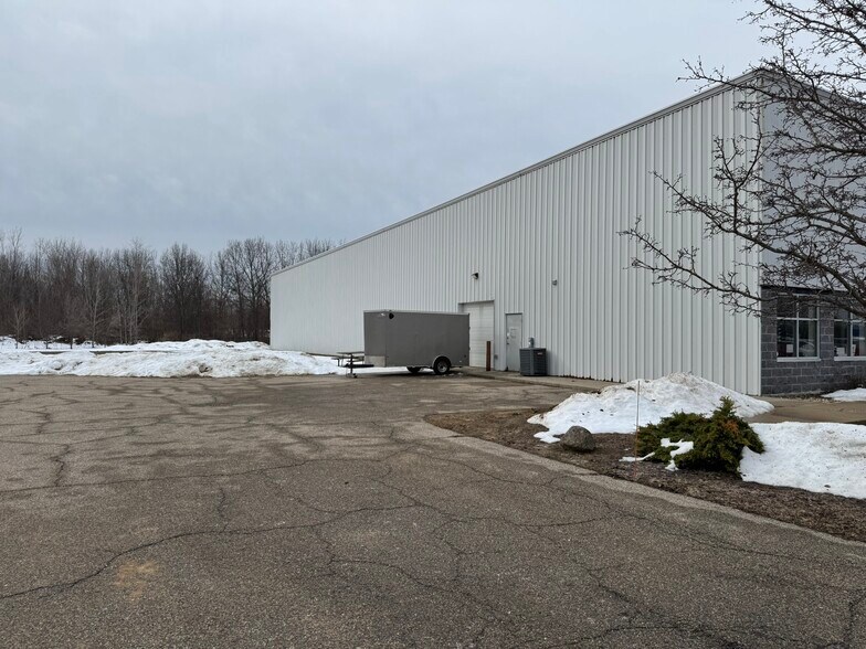 3303 William Richardson Dr, South Bend, IN à vendre - Photo du bâtiment - Image 3 de 22