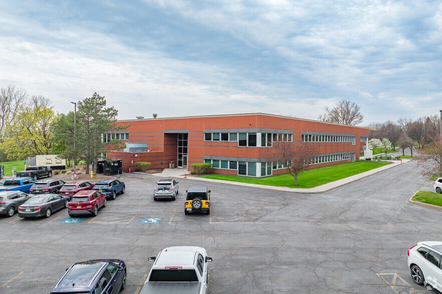 225 Greenfield Pky, Liverpool, NY for lease - Building Photo - Image 3 of 7