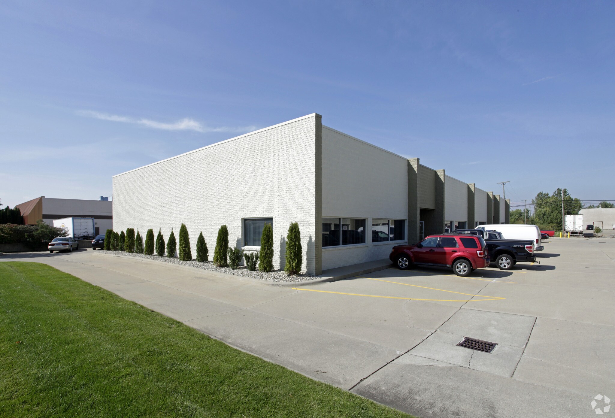 22669-22687 Morelli Dr, Clinton Township, MI for lease Primary Photo- Image 1 of 13