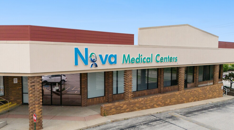 8514-8564 W Brown Deer Rd, Milwaukee, WI à louer - Photo du bâtiment - Image 3 de 16