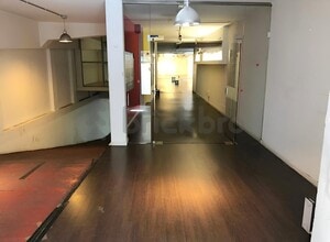 Retail in Barcelona, Barcelona for lease Interior Photo- Image 2 of 19