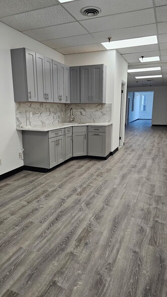 200 Engineers Rd, Hauppauge, NY for lease - Building Photo - Image 3 of 18