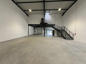 Flex dans Le Thillay à louer Photo du bâtiment- Image 1 de 5