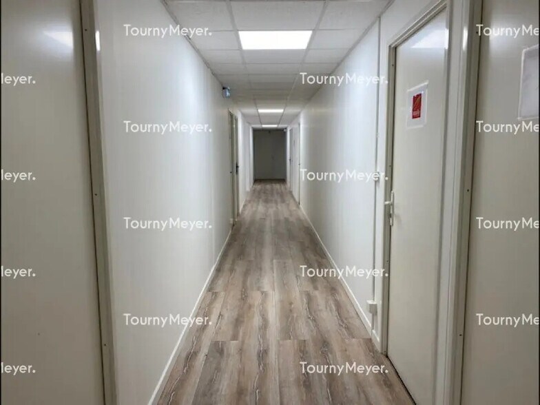 Bureau dans Saint-Jean à louer - Photo du bâtiment - Image 2 de 12