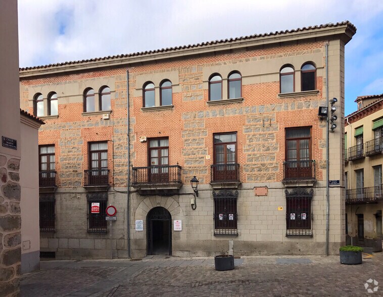 Calle Martin Carramolinos, 10, Ávila, Ávila for lease - Building Photo - Image 2 of 2
