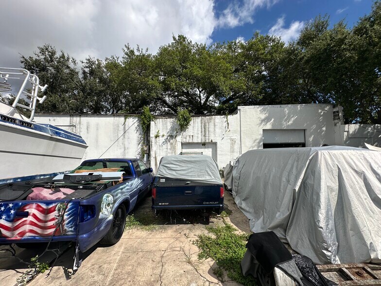112-115 NW 4 Ave, Dania Beach, FL à louer - Photo du bâtiment - Image 3 de 6
