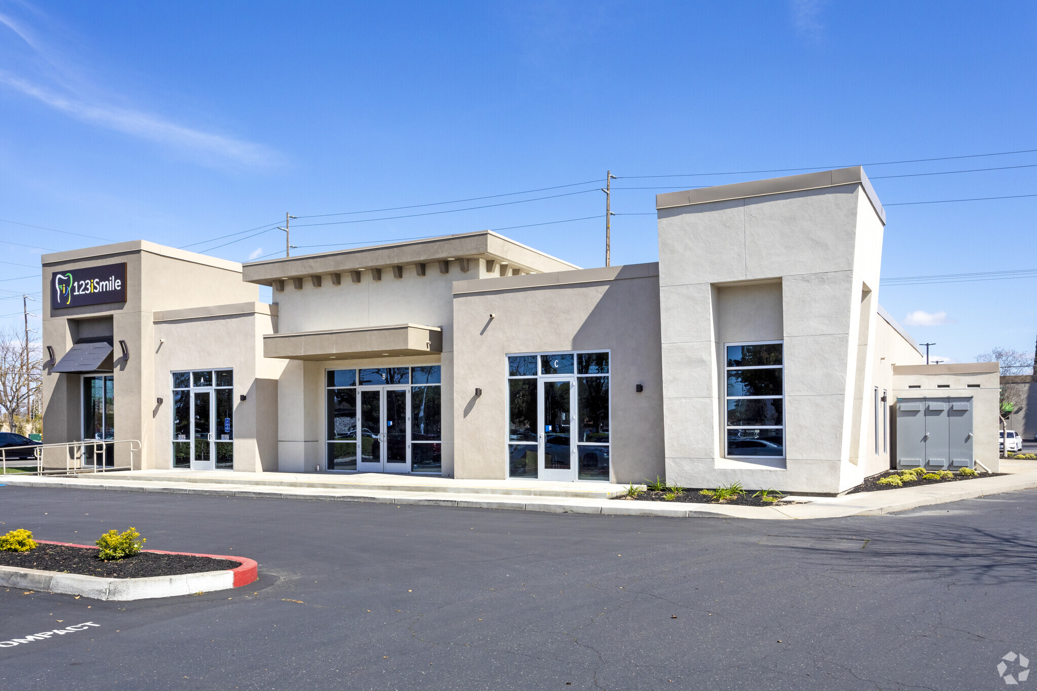 1750 Standiford Ave, Modesto, CA for lease Primary Photo- Image 1 of 5