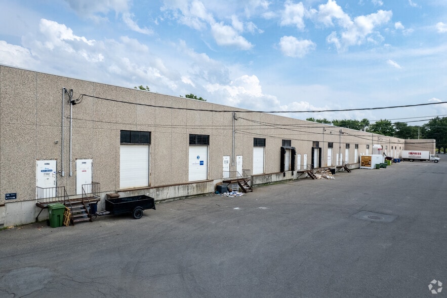 9649 Rue Saint-Clément, Montréal, QC à vendre - Photo du bâtiment - Image 2 de 3