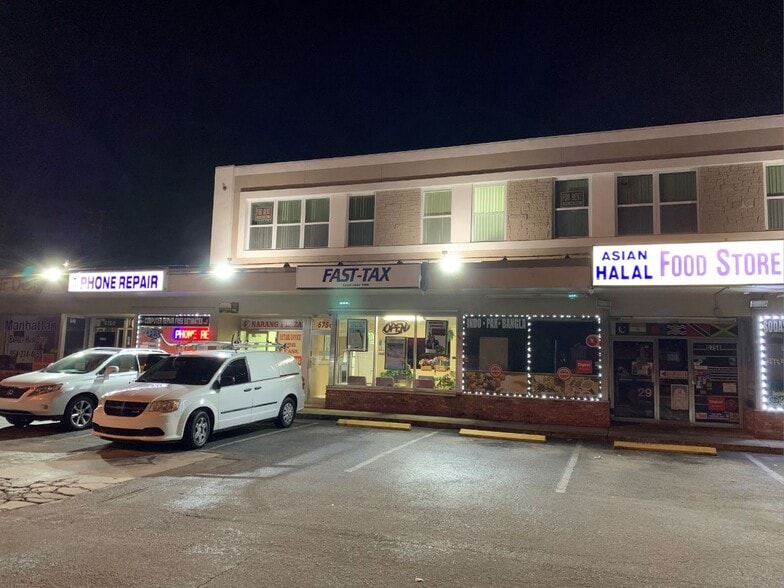 6750-6790 Pines Blvd, Pembroke Pines, FL for lease - Building Photo - Image 2 of 7