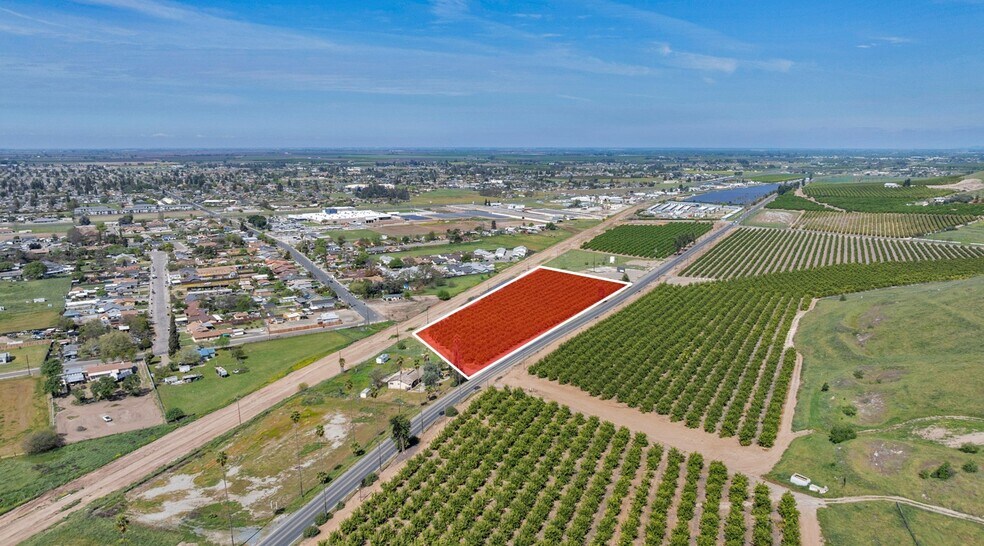 1471 Main st, Porterville, CA à vendre - Photo du bâtiment - Image 2 de 4