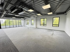 Industriel dans Collégien à louer Photo intérieure- Image 2 de 6