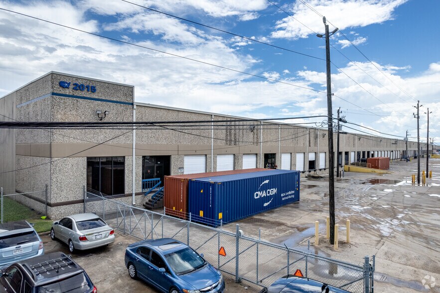 2015 Turning Basin Dr, Houston, TX à louer - Photo du bâtiment - Image 1 de 5
