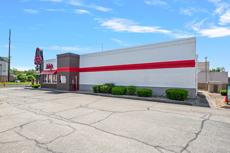 3009 S Dirksen Pky, Springfield, IL à vendre - Photo du bâtiment - Image 3 de 6