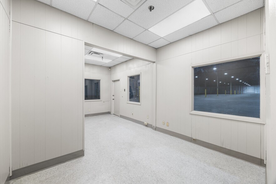 237-265 E Belz Blvd, Memphis, TN for lease - Building Photo - Image 2 of 8