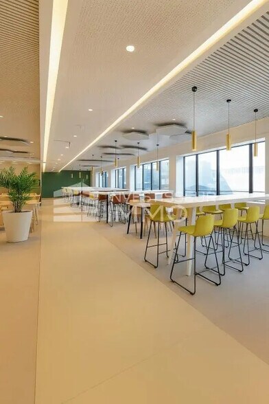 Office in Puteaux for sale - Building Photo - Image 3 of 3