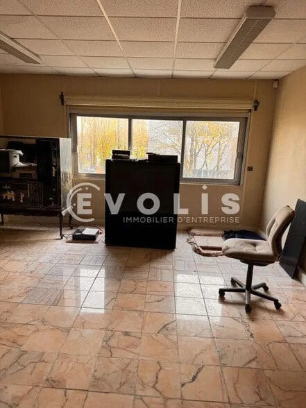 Flex in Buc for sale - Interior Photo - Image 2 of 11