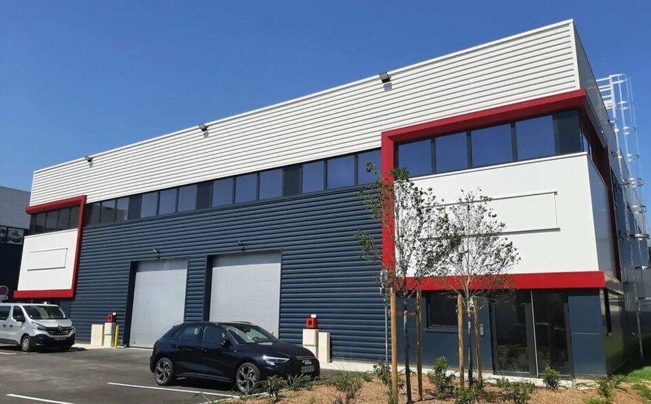 Flex in Chanteloup-en-Brie for lease - Building Photo - Image 1 of 2